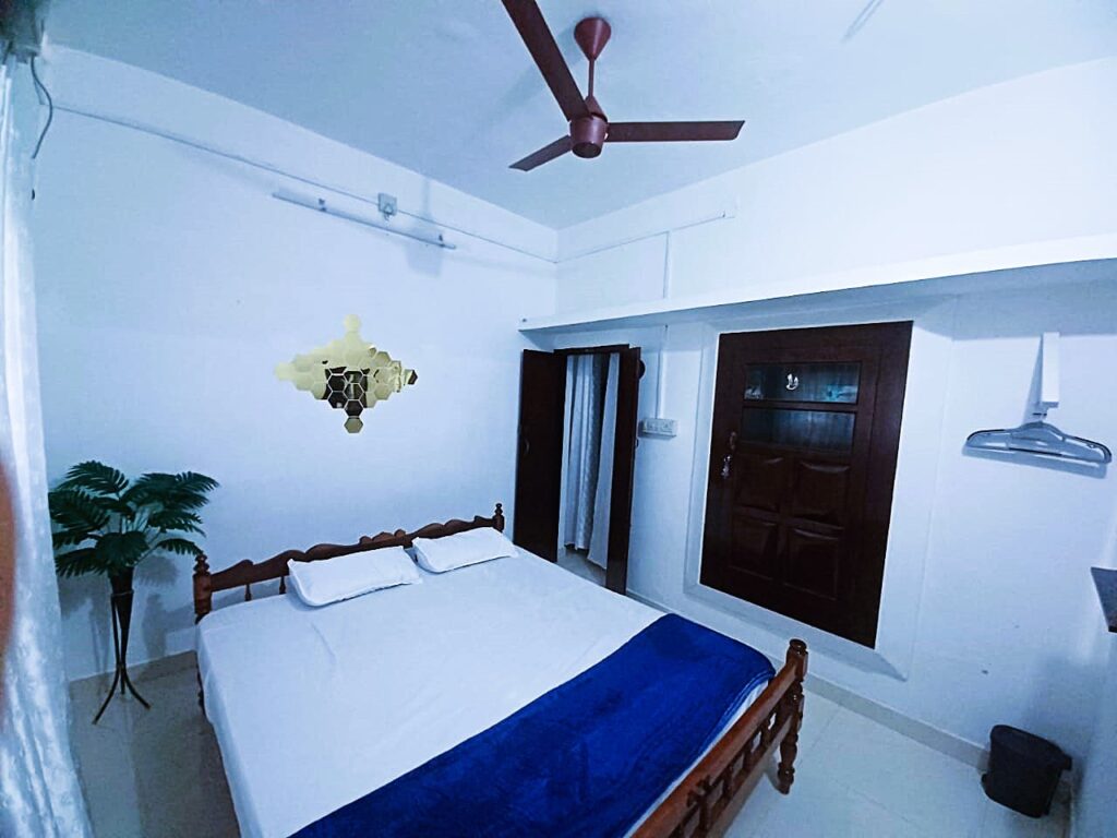 Bedroom Layanila Alappuzha

Alappuzha homestay Alappuzha beach homestay nelpura heritage homestay Alappuzha Kerala Alappuzha homestay near beach Alleppey backwater homestay houseboats light house family stay Kerala