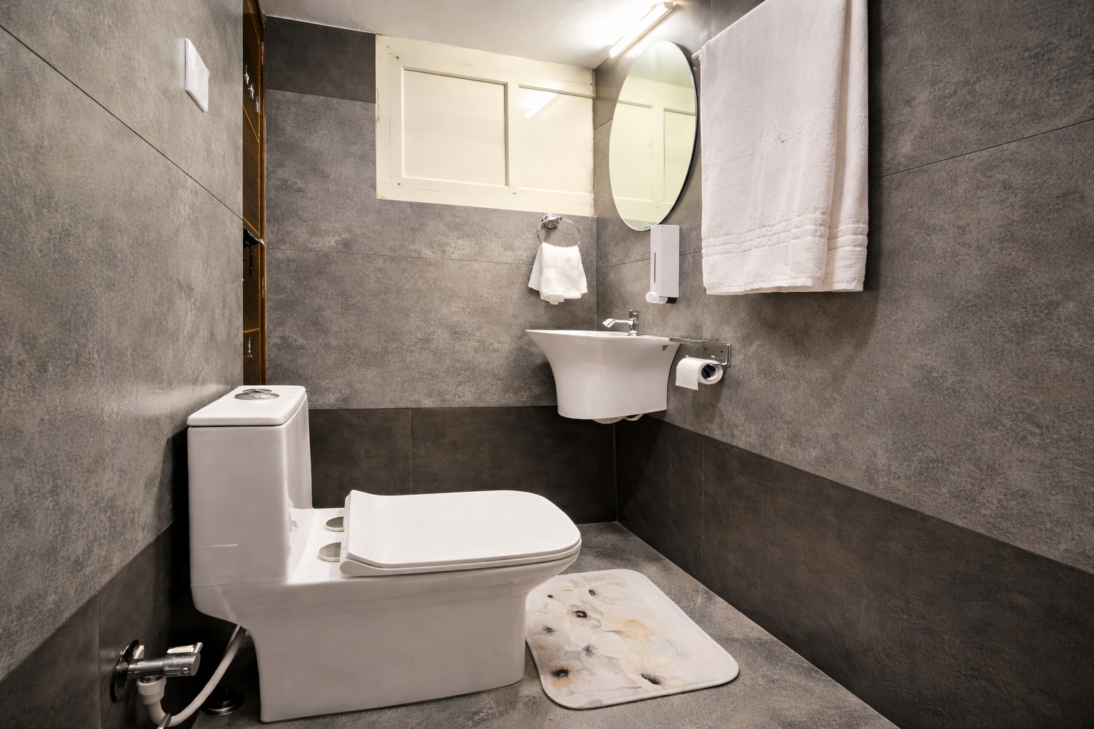 Bathroom in Alappuzha Layanila homestay. dry and clean shower area